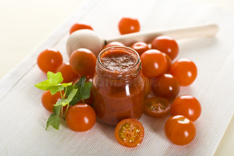 Pasta do Ketchuptomate imagem de stock. Imagem de cozinhar 2597473
