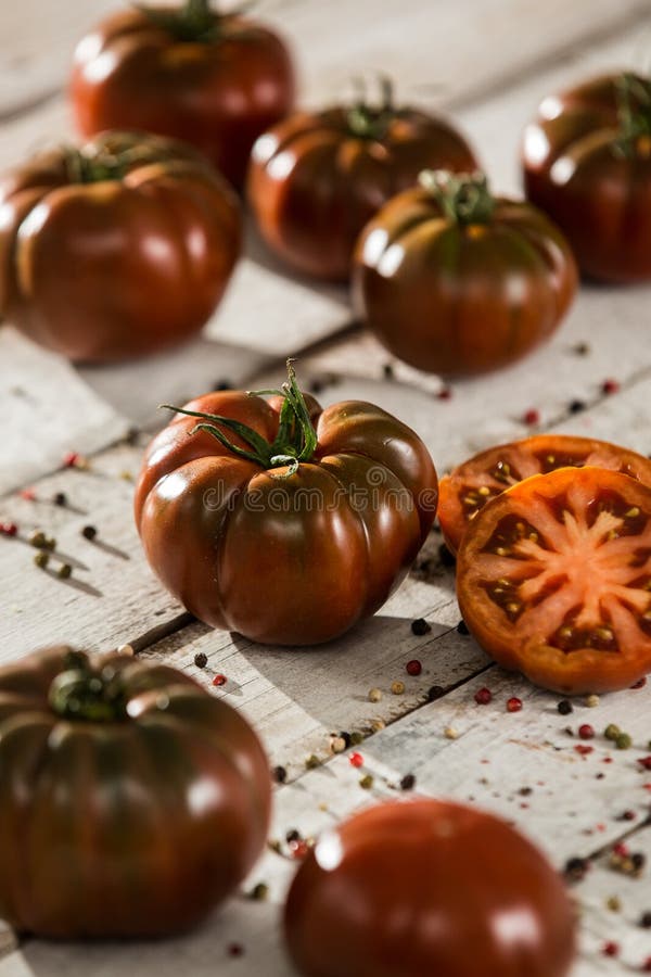 Tomates frescos Fundo vermelho dos tomates Grupo de tomates imagens de stock royalty free Tomates frescos Fundo vermelho dos tomates Grupo de tomates imagens de stock royalty free