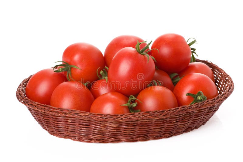 Tomates rouges dans le panier