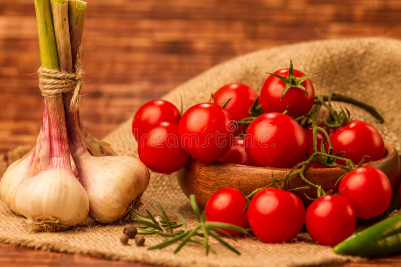 Tomatoes and garlic