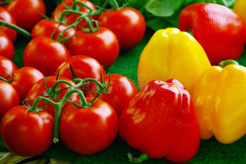 Tomatos en paprika's stock afbeeldingen Tomatos en paprika's stock afbeeldingen