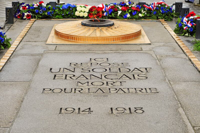 https://thumbs.dreamstime.com/b/tomb-unknown-soldier-beneath-arc-de-triomphe-pari-world-war-i-paris-france-32772021.jpg