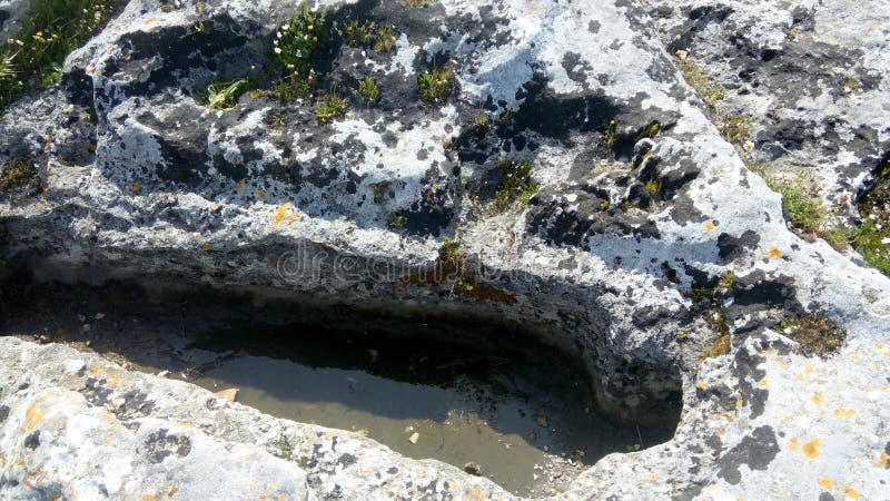 Tomba antropomorfica sopra Angelocastro, Corfù immagini stock libere da diritti Tomba antropomorfica sopra Angelocastro, Corfù immagini stock libere da diritti