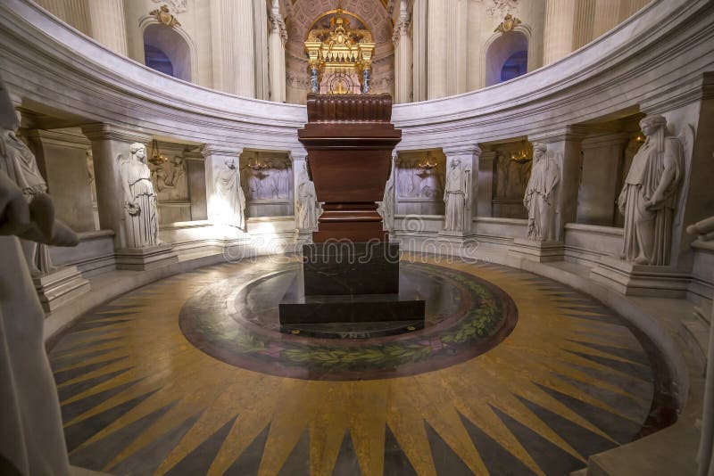 Tomba del millefoglie, Les Invalides, Parigi, Francia immagine stock libera da diritti Tomba del millefoglie, Les Invalides, Parigi, Francia immagine stock libera da diritti