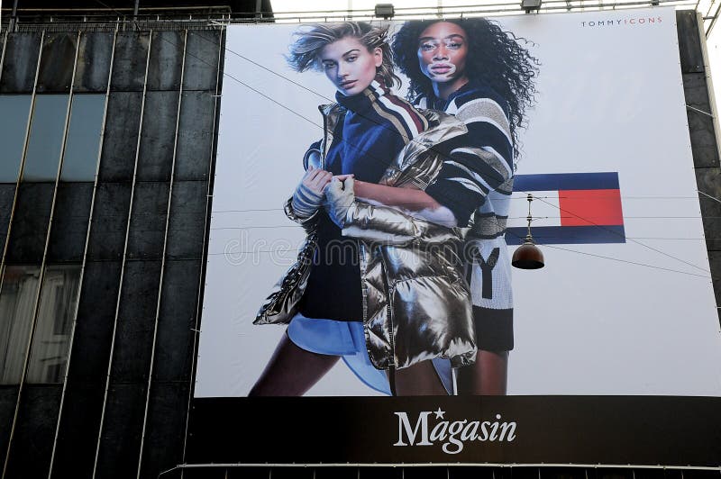 Gå ud Ansættelse rytme TOMMY HILFIGER BILLBOARD in COPENHAGEN Editorial Stock Image - Image of  luxury, editor: 128933529