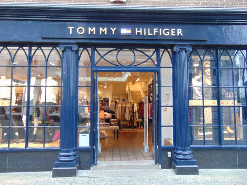 Fodgænger Hare Poleret Tommy Hilfiger Shop Front in Waterford Editorial Image - Image of centre,  street: 83556510