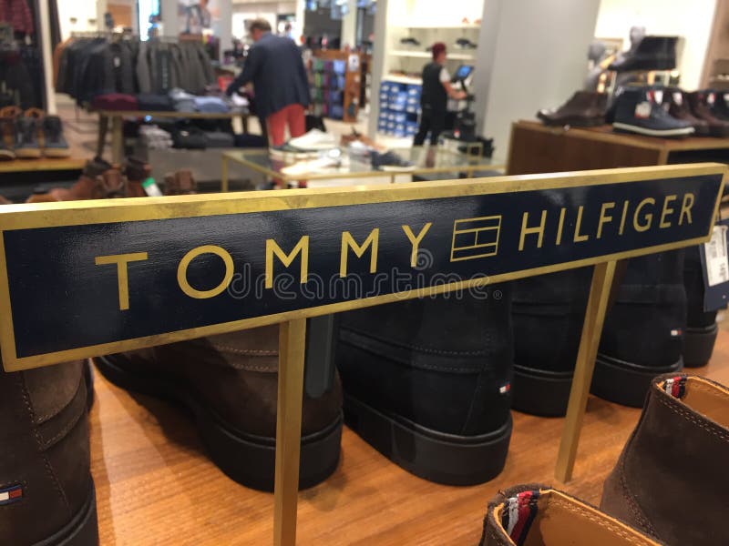 Tommy Hilfiger-teken stock afbeeldingen Tommy Hilfiger-teken stock afbeeldingen