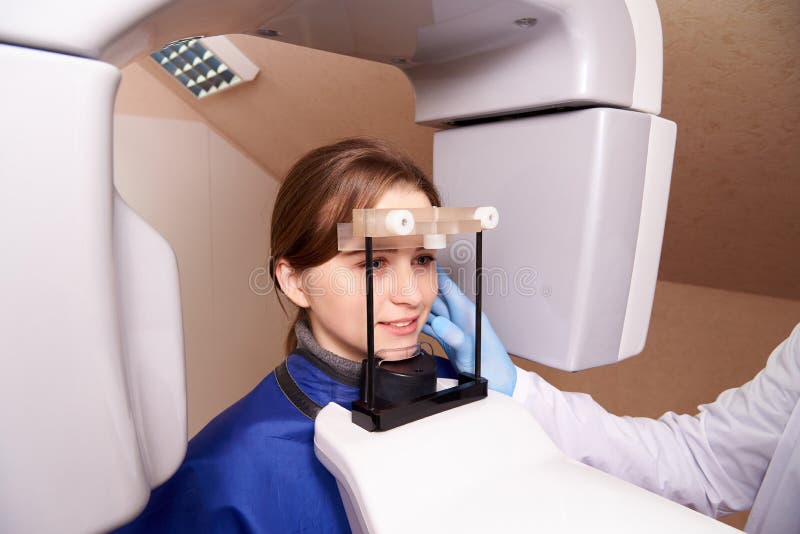 Tomodensitométrie En Art Dentaire Image stock - Image du orthodontique