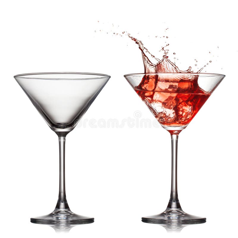 Tomt och fullt martini exponeringsglas med den röda coctailen royaltyfri fotografi Tomt och fullt martini exponeringsglas med den röda coctailen royaltyfri fotografi