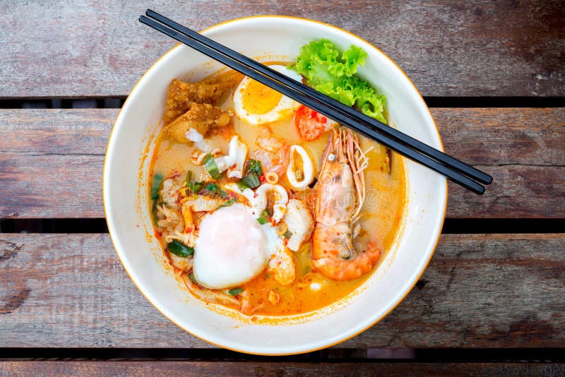 Groumet Tomyum noodle with seafood