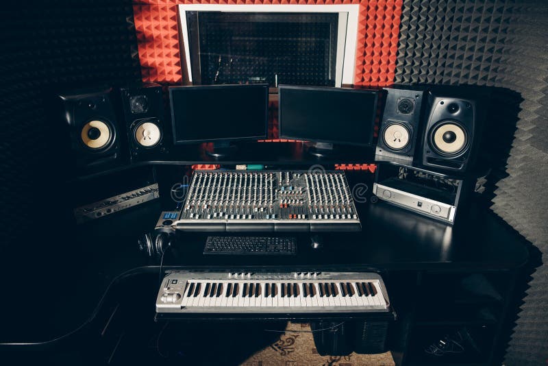 Ton, Ausrüstung am Musikstudio produzierend stockbild Ton, Ausrüstung am Musikstudio produzierend stockbild