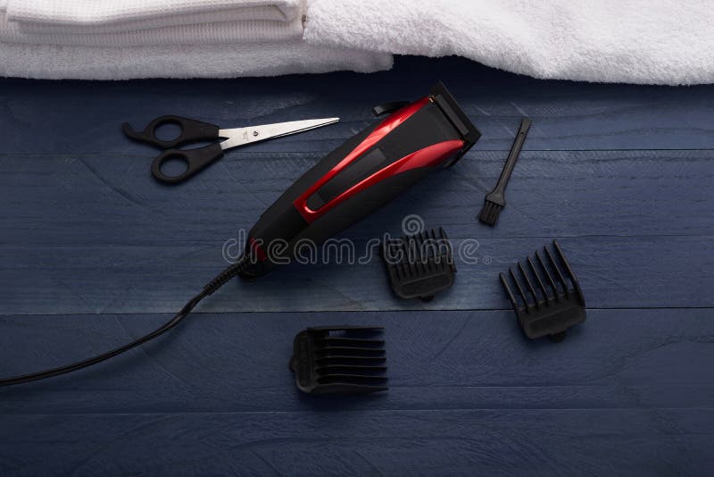Download Tondeuse Dans Le Salon De Coiffure Photo stock - Image du cheveu, salon: 77154402