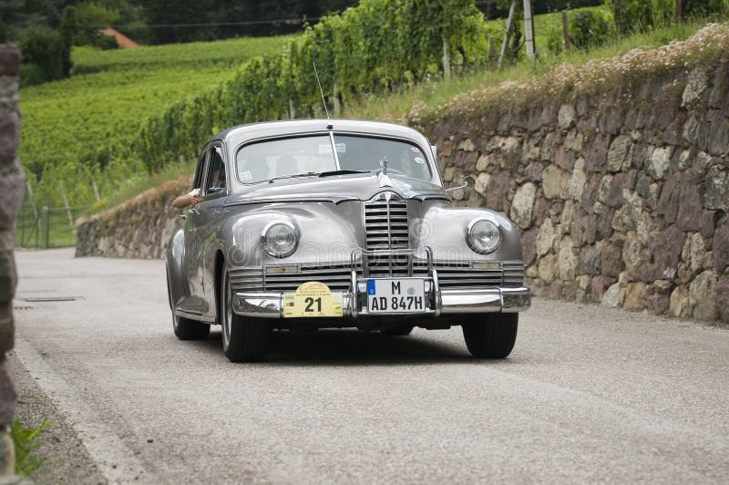 Tondeuse superbe de cars_Packard classique du sud du Tyrol photographie stock Tondeuse superbe de cars_Packard classique du sud du Tyrol photographie stock