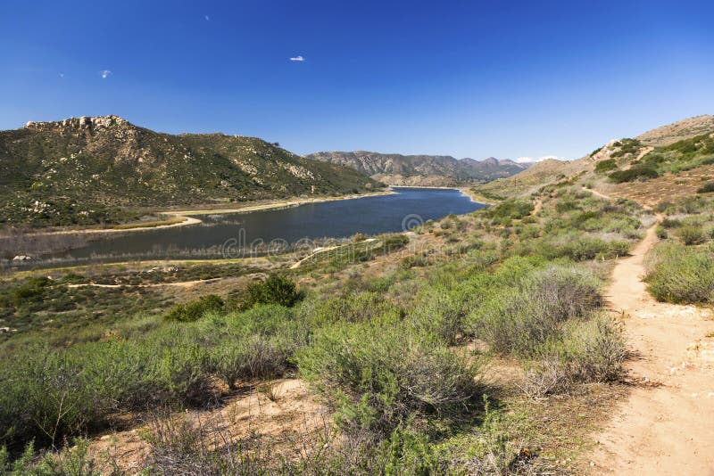 Toneel het Landschapsmening San Diego County California van meerhodges stock afbeelding Toneel het Landschapsmening San Diego County California van meerhodges stock afbeelding