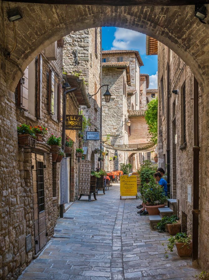 Toneelgezicht in Gubbio, middeleeuwse stad in de Provincie van Perugia, Umbrië, centraal Italië stock afbeelding Toneelgezicht in Gubbio, middeleeuwse stad in de Provincie van Perugia, Umbrië, centraal Italië stock afbeelding