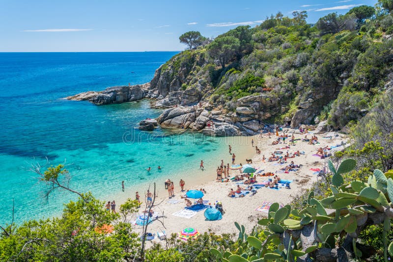 Toneelgezicht van Cavoli-strand in Elba Island, Toscanië, Italië stock afbeeldingen Toneelgezicht van Cavoli-strand in Elba Island, Toscanië, Italië stock afbeeldingen