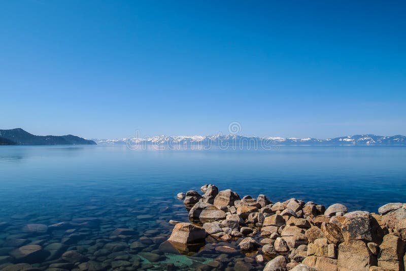 Toneelmening van mooi Meer Tahoe in de Lente stock afbeeldingen Toneelmening van mooi Meer Tahoe in de Lente stock afbeeldingen