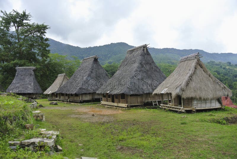 Toneelmening van traditioneel dorp og Indonesië stock afbeeldingen Toneelmening van traditioneel dorp og Indonesië stock afbeeldingen