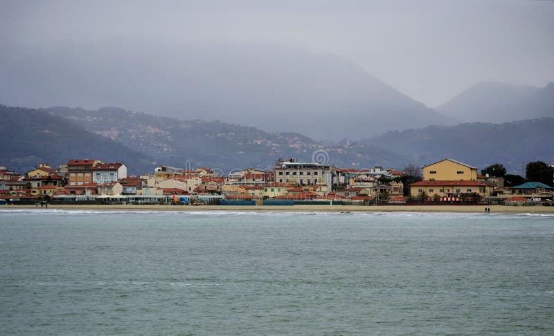 Toneelmening van Viareggio-stad in Versilia-land, Toscanië, Italië royalty-vrije stock afbeelding Toneelmening van Viareggio-stad in Versilia-land, Toscanië, Italië royalty-vrije stock afbeelding