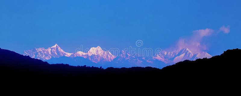 Toneelpanoramamening van bergen, Kanchenjunga-Gebied, Himalayagebergte royalty-vrije stock afbeeldingen Toneelpanoramamening van bergen, Kanchenjunga-Gebied, Himalayagebergte royalty-vrije stock afbeeldingen