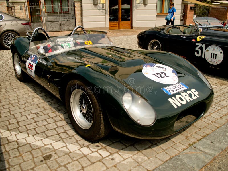 Tonelero Jaguar Sport en la bandera 2017 de la plata de Vernasca fotos de archivo Tonelero Jaguar Sport en la bandera 2017 de la plata de Vernasca fotos de archivo