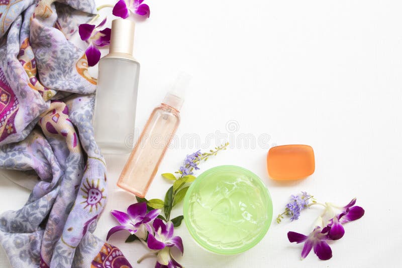 Toners van het therapie eerste serum, waternevel, die de schoonheid van de gelgezondheidszorg voor huidgezicht kalmeren royalty-vrije stock fotografie Toners van het therapie eerste serum, waternevel, die de schoonheid van de gelgezondheidszorg voor huidgezicht kalmeren royalty-vrije stock fotografie
