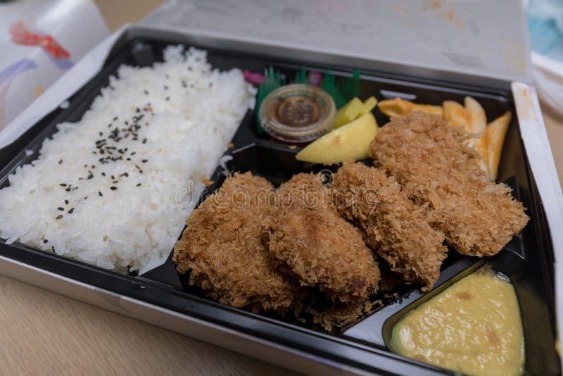 Tonkatsu Bento (Fried Pork Cutlet Profundo Foto de Stock Imagem de