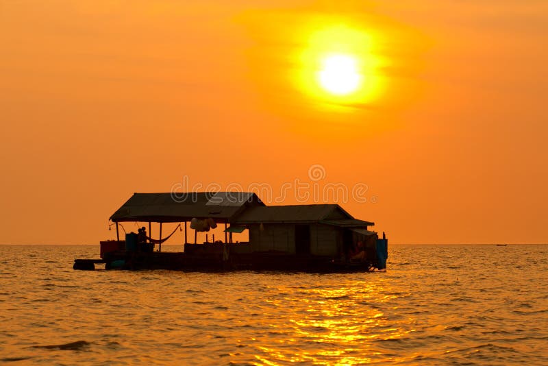 Tonle underminerar sjön, Cambodja royaltyfri foto Tonle underminerar sjön, Cambodja royaltyfri foto