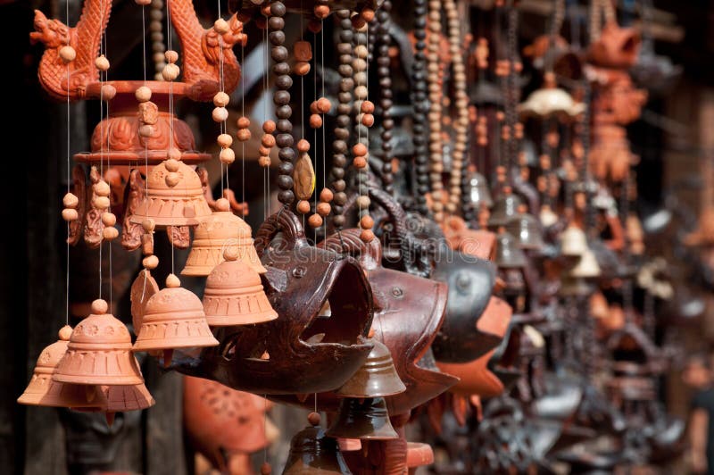 Tonwaren und verschiedene keramische Handwerkkünste im market lizenzfreies stockbild Tonwaren und verschiedene keramische Handwerkkünste im market lizenzfreies stockbild