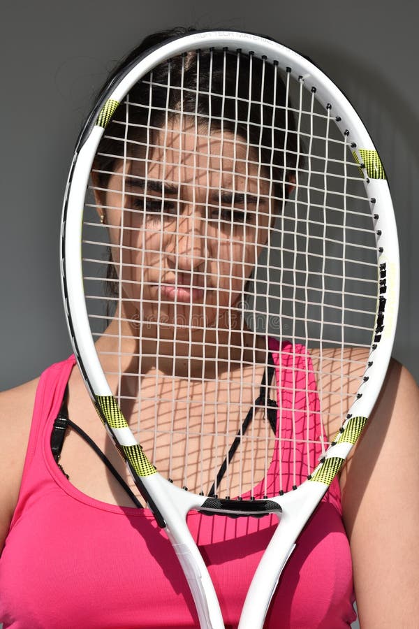 Tonårig kvinnlig för besviken idrotts- tennisspelare royaltyfria bilder Tonårig kvinnlig för besviken idrotts- tennisspelare royaltyfria bilder