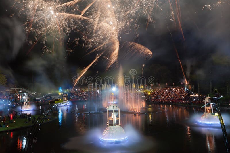 Toont GeboorteKerstmis Luz van Gramado Brazilië royalty-vrije stock foto Toont GeboorteKerstmis Luz van Gramado Brazilië royalty-vrije stock foto