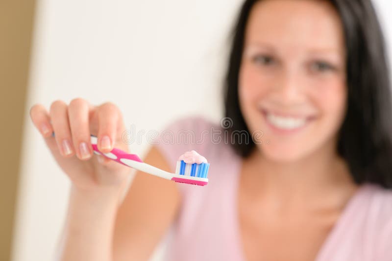 Cepillo de dientes pasta dental una mujer antes dientes higiene.