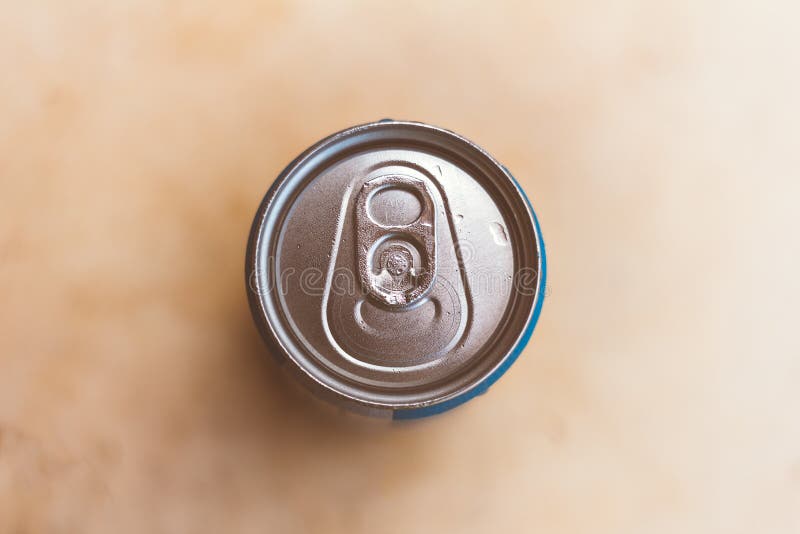 https://thumbs.dreamstime.com/b/top-beer-can-soda-background-blurred-139755914.jpg