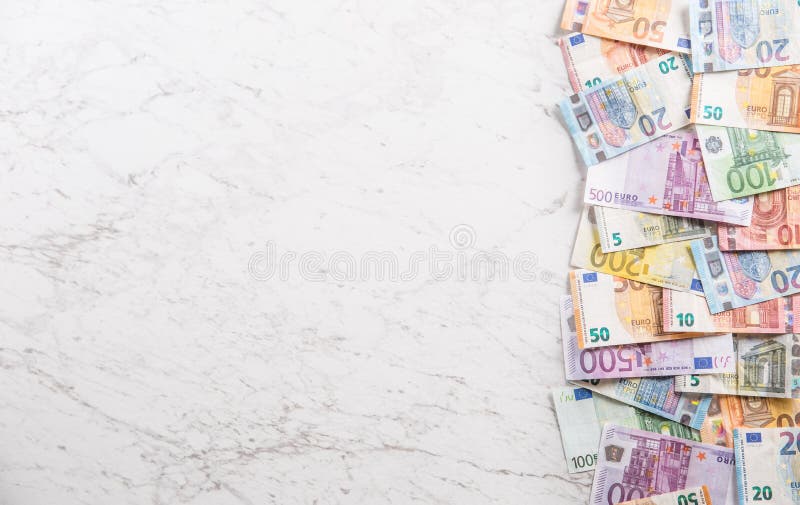 Pila De Cincuenta Billetes De Banco Euro. Foto de archivo - Imagen de