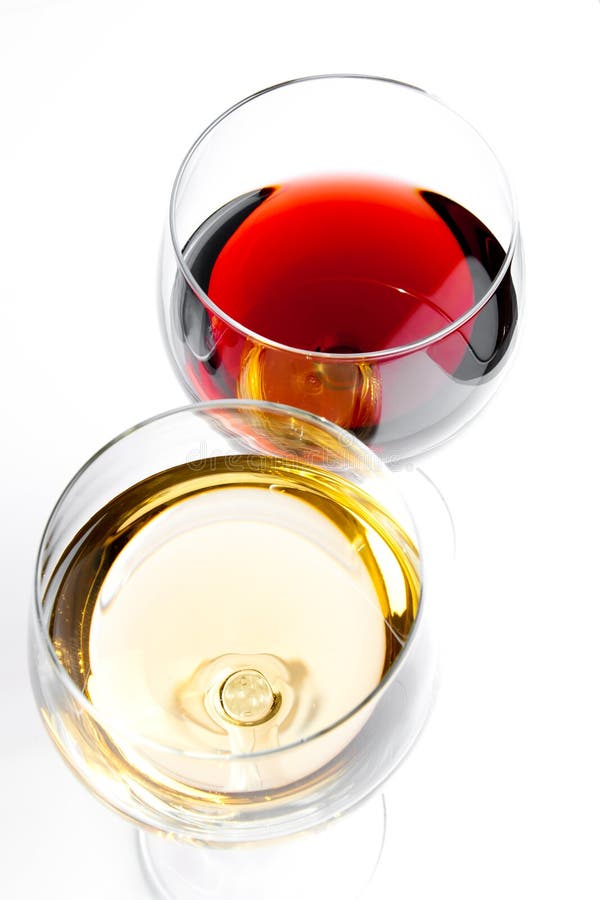 Top de la vista de copas de vino rojas y blancas imágenes de archivo libres de regalías Top de la vista de copas de vino rojas y blancas imágenes de archivo libres de regalías