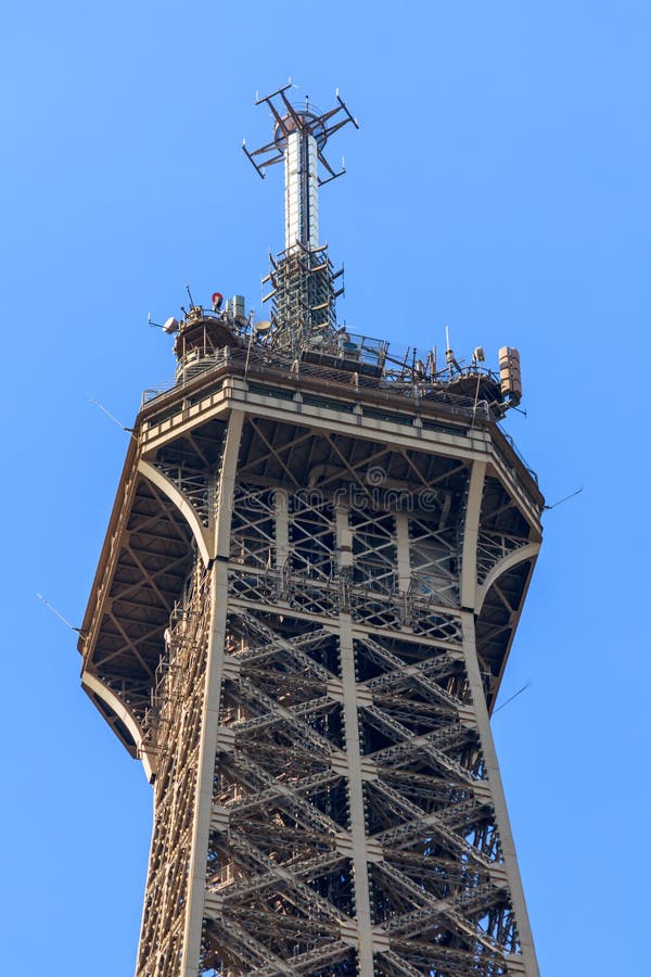 Top of the Eiffel Tower stock image. Image of steel, parijs - 53285611