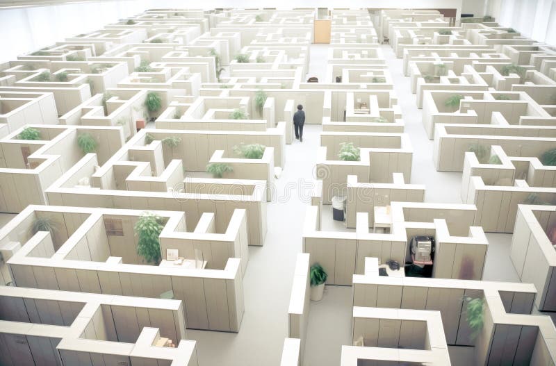 Top-Sicht auf eine moderne Büroumgebung, strukturiert als Labyrinth, das die komplexe Natur der Arbeitsplatzdynamik widerspiegelt lizenzfreie abbildung