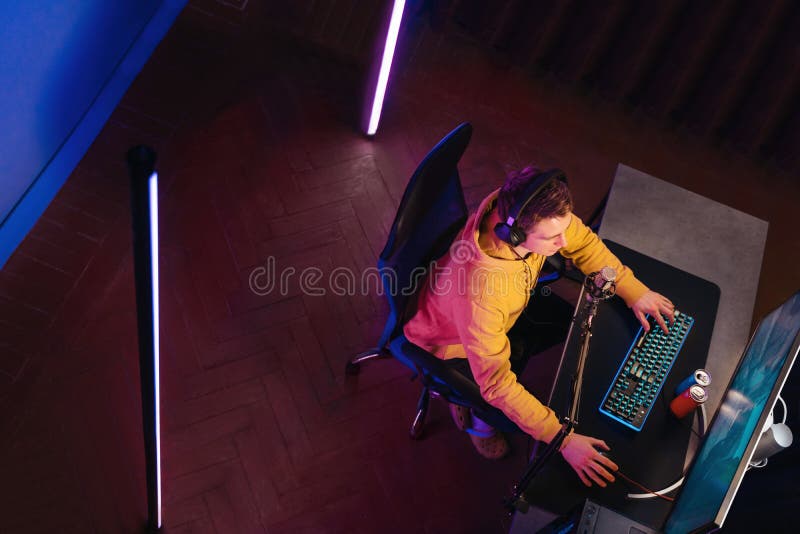 Man playing game mall kuta hi-res stock photography and images - Alamy