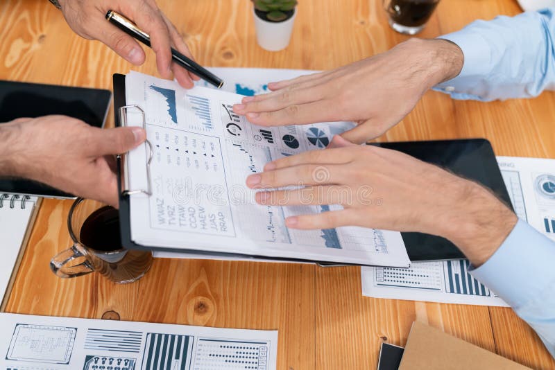 Cea mai bună vizualizare a echipei de analiză a datelor financiare. abilitate stock photo