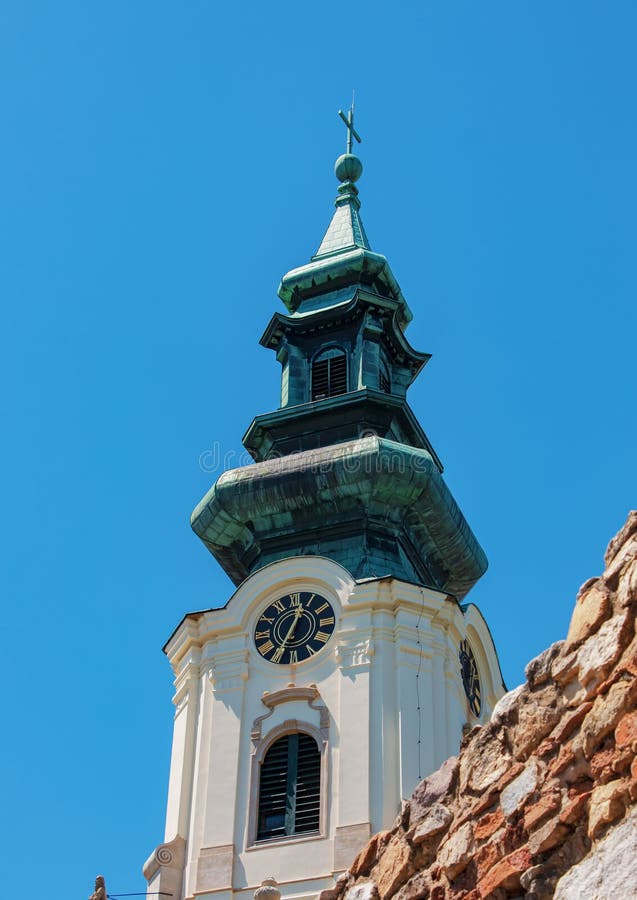 Pohľad zhora na Františkánsky kostol na hrade Nitrograd v meste Nitra na Slovensku