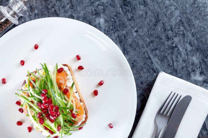 Top view on male hands with cutlery cut poached egg. Healthy fresh breakfast top view. stock photography Top view on male hands with cutlery cut poached egg. Healthy fresh breakfast top view. stock photography