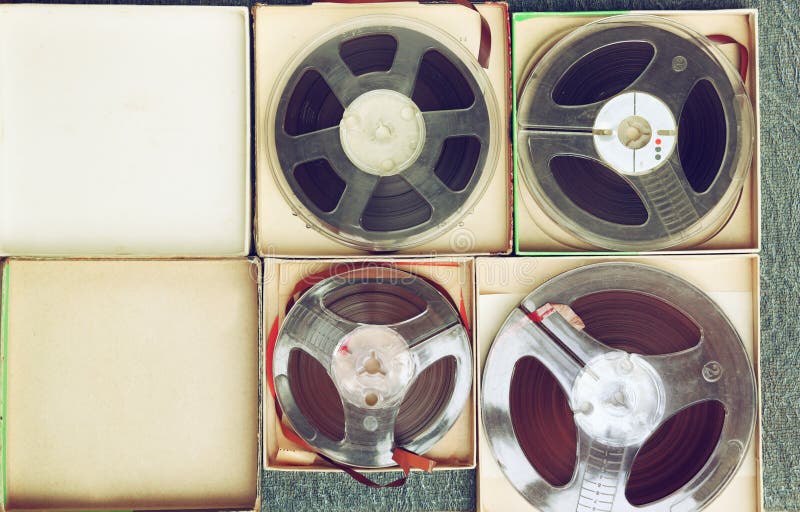 https://thumbs.dreamstime.com/b/top-view-old-sound-recording-tape-reel-to-reel-type-box-47677497.jpg