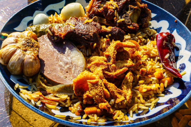 https://thumbs.dreamstime.com/b/top-view-plate-uzbek-oriental-pilaf-pieces-lamb-horse-meat-quail-rice-chicken-egg-central-asian-traditional-cuisine-297895006.jpg