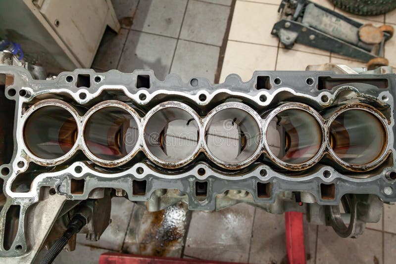 Top view at replacement six cylinder engine used on a crane mounted for installation on a car after a breakdown and repair in a royalty free stock photos Top view at replacement six cylinder engine used on a crane mounted for installation on a car after a breakdown and repair in a royalty free stock photos