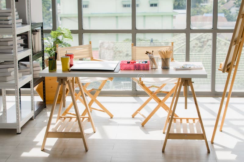 Painting Stand Wooden Easel with Color Palette Stock Image - Image of  object, frame: 67316057