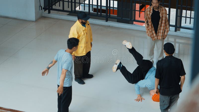 Top view of skilled hipster doing freeze surrounded by street dancer Endeavor. royalty free stock photos