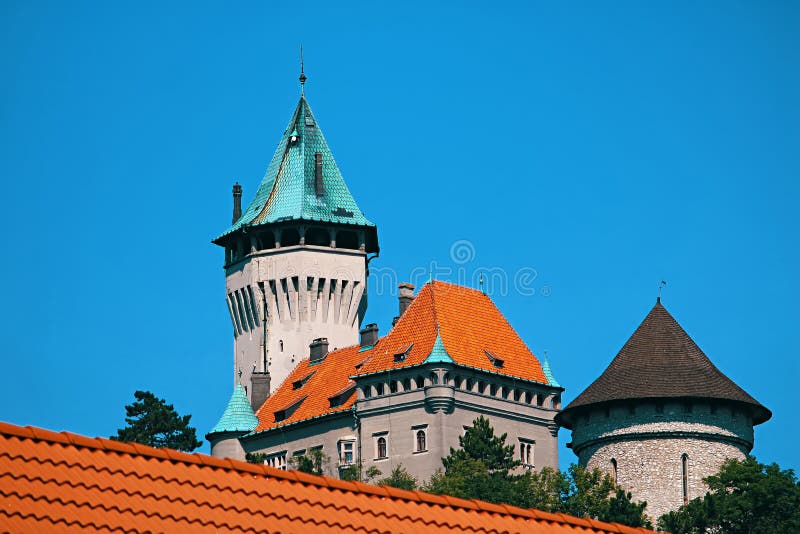 Pohľad zhora na Smolenický zámok v lete pri meste Smolenice, Slovensko