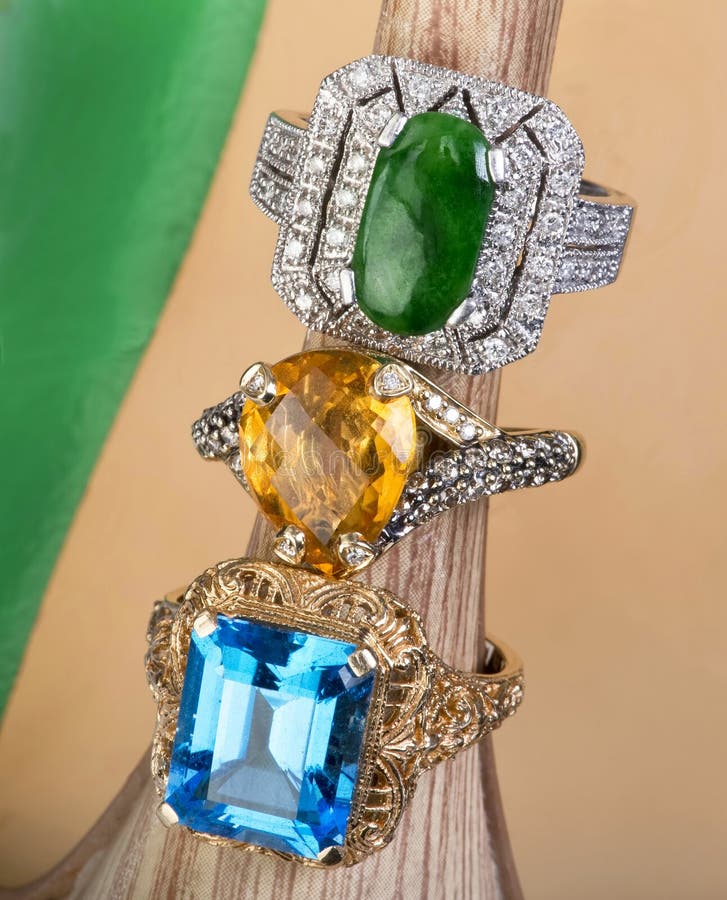 Topacio, citrine y Jade Rings imagen de archivo Topacio, citrine y Jade Rings imagen de archivo