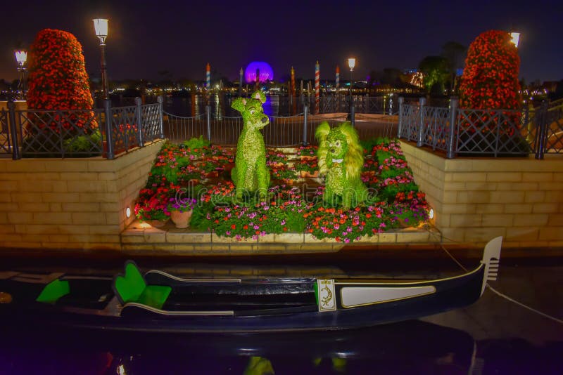 Topiaries Бернард и Bianca на цветке Epcot международном и фестивале сада в мире Уолт Дисней стоковые фото Topiaries Бернард и Bianca на цветке Epcot международном и фестивале сада в мире Уолт Дисней стоковые фото