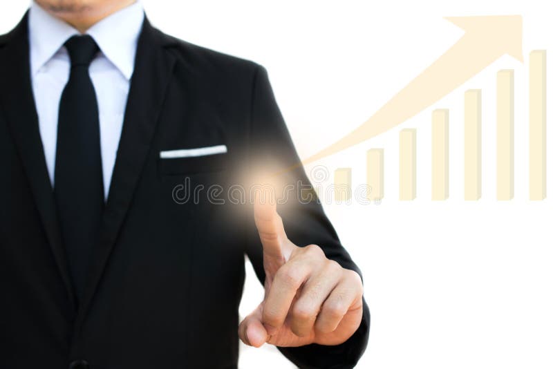 Toque do homem de negócios na tela vitual com as cartas financeiras que mostram o rendimento crescente imagem de stock Toque do homem de negócios na tela vitual com as cartas financeiras que mostram o rendimento crescente imagem de stock